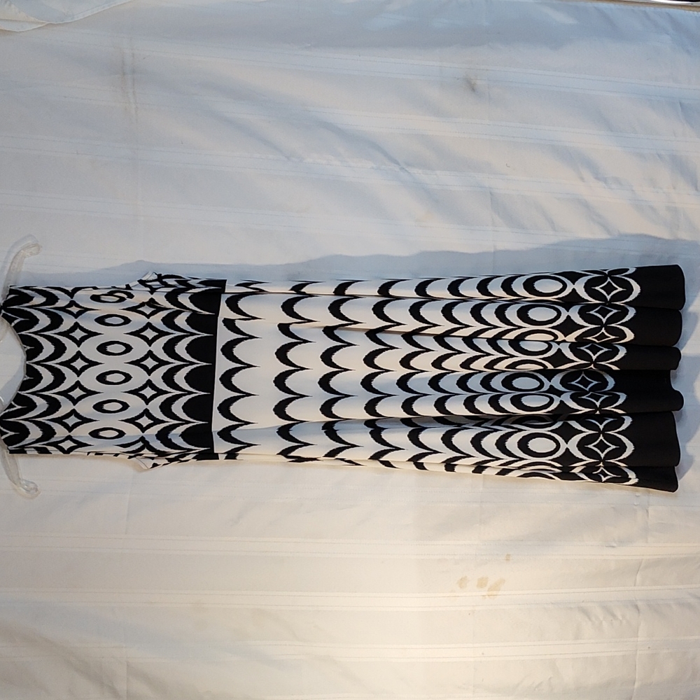 Julian Taylor Dress - Picture 4 of 5